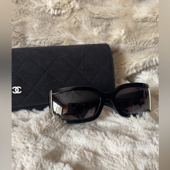 NEW | Chanel Black Gold Trim Sunnies With Quilted Case - Picture 9 of 11